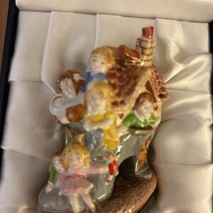 Halcyon Days Enamel Bonbonniere “The Old Woman Who Lived in a Shoe”